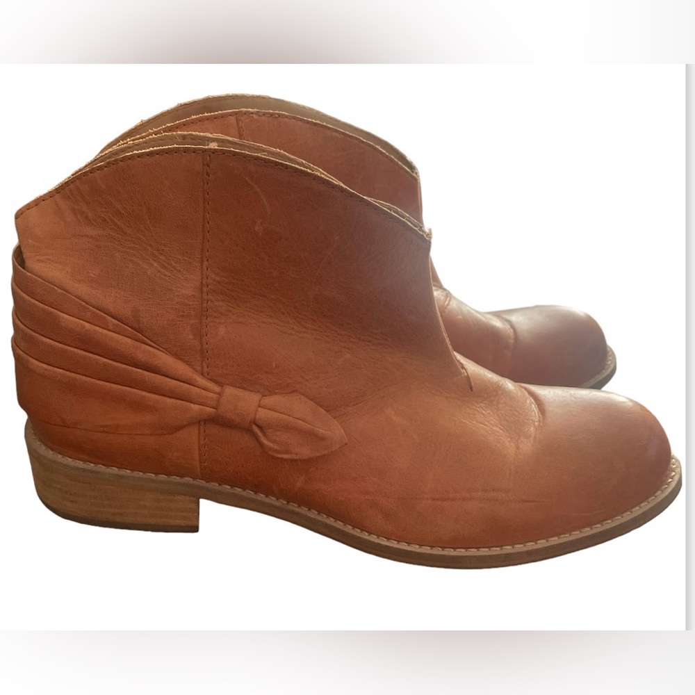 Leather made in Brazil pull on booties